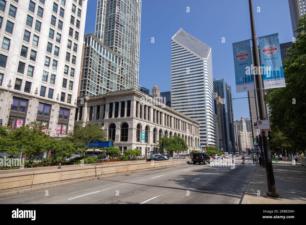 Buildings On South Michigan Ave In Chicago, Close To The Cloud Gate Sculpture At Millenium Park Stock Photo