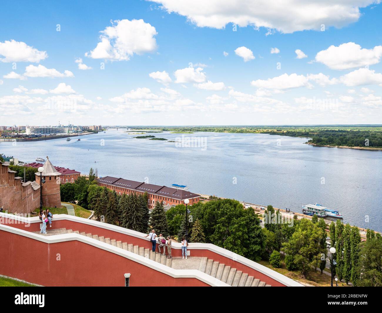 Yetuk busty qishloq slut