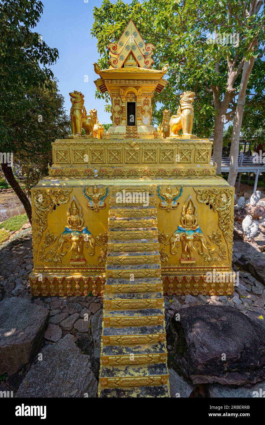 Golden temple wallpaper hi-res stock photography and images - Alamy