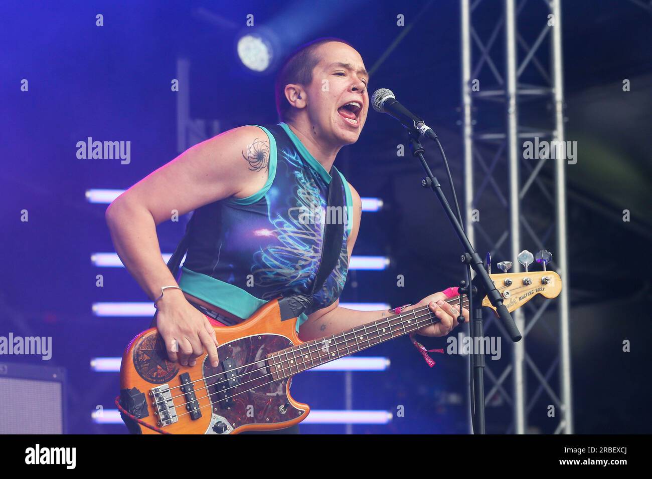 Female punk rocker - hi-res photography images - stock Page 12 and Alamy