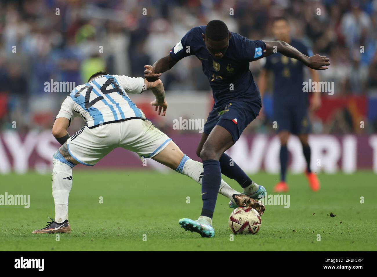 Lusail, Qatar, 18th. December 2022. Enzo Fernandez fight during the match between Argentina vs. France, Match 64, Final match of the Fifa World Cup Qa Stock Photo