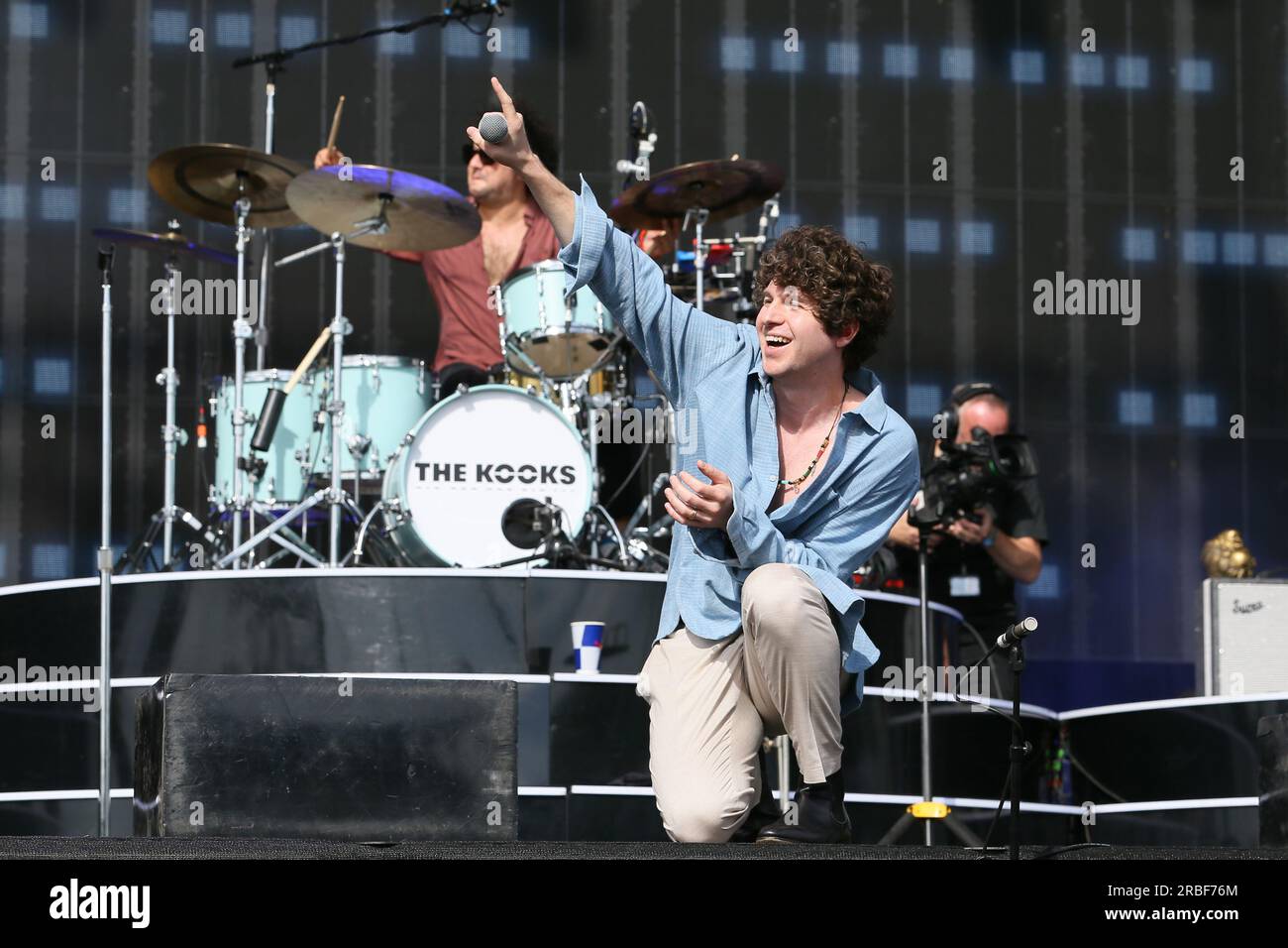 Glasgow, UK. 09th July, 2023. The Kooks are an English pop-rock band formed in 2004 in Brighton. The band consists of Luke Pritchard (vocals/rhythm guitar), Hugh Harris (lead guitar/synthesizer/bass) and Alexis Nunez (drums) and Dan Logan on bass.. Their music is primarily influenced by the 1960s British Invasion movement and post-punk revival of the new millennium. Credit: Findlay/Alamy Live News Stock Photo