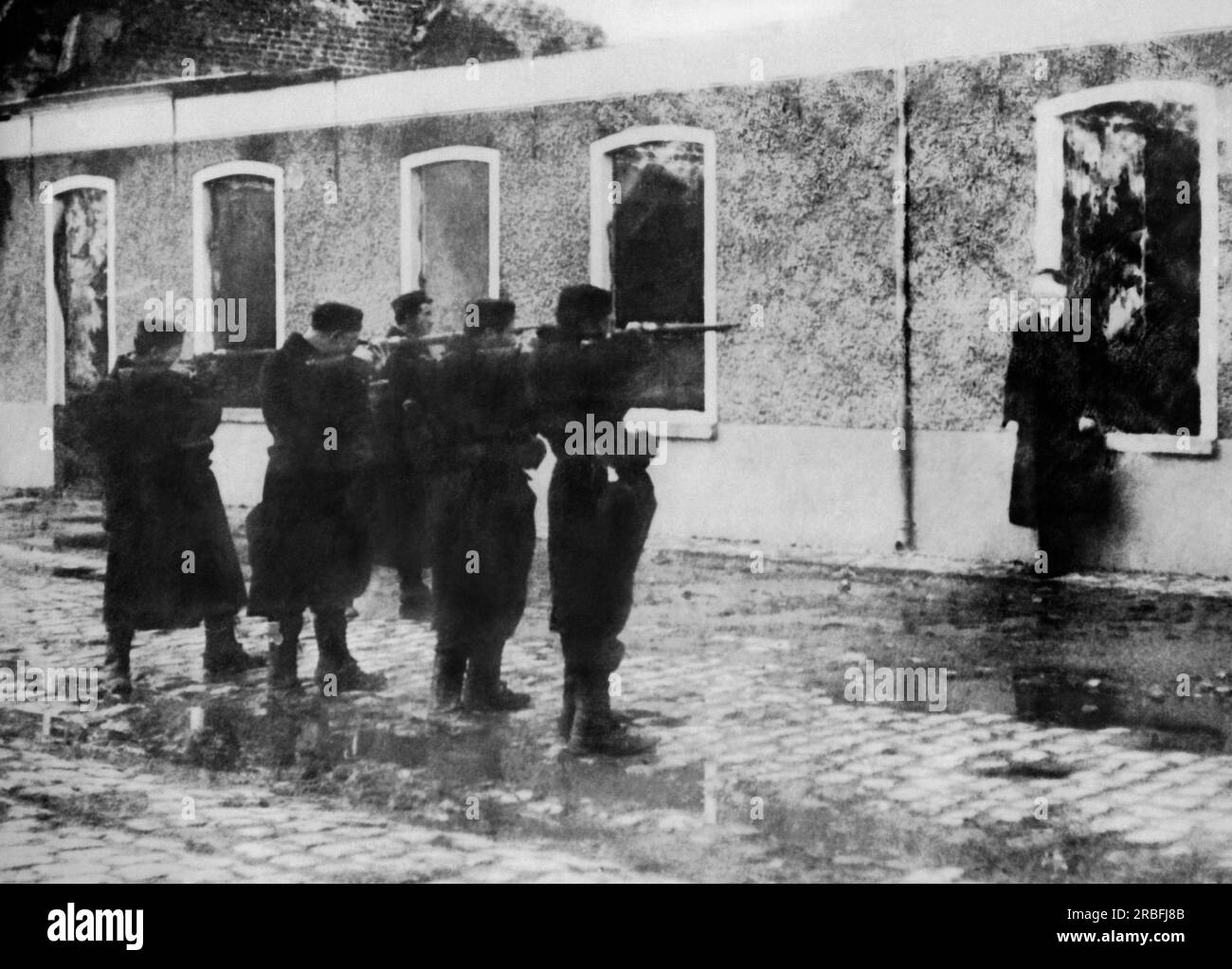 Termondo, Belgium:  October 5, 1914 A German spy caught near Termondo is blindfolded and executed at dawn by the firing squad. Stock Photo