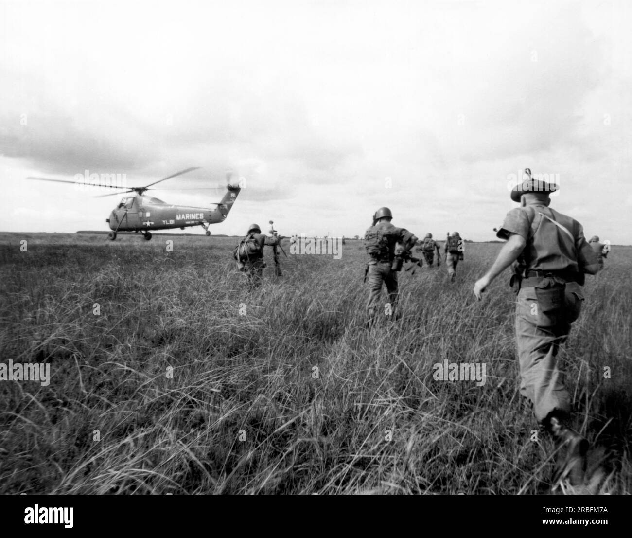 1963 vietnam helicopter hi-res stock photography and images