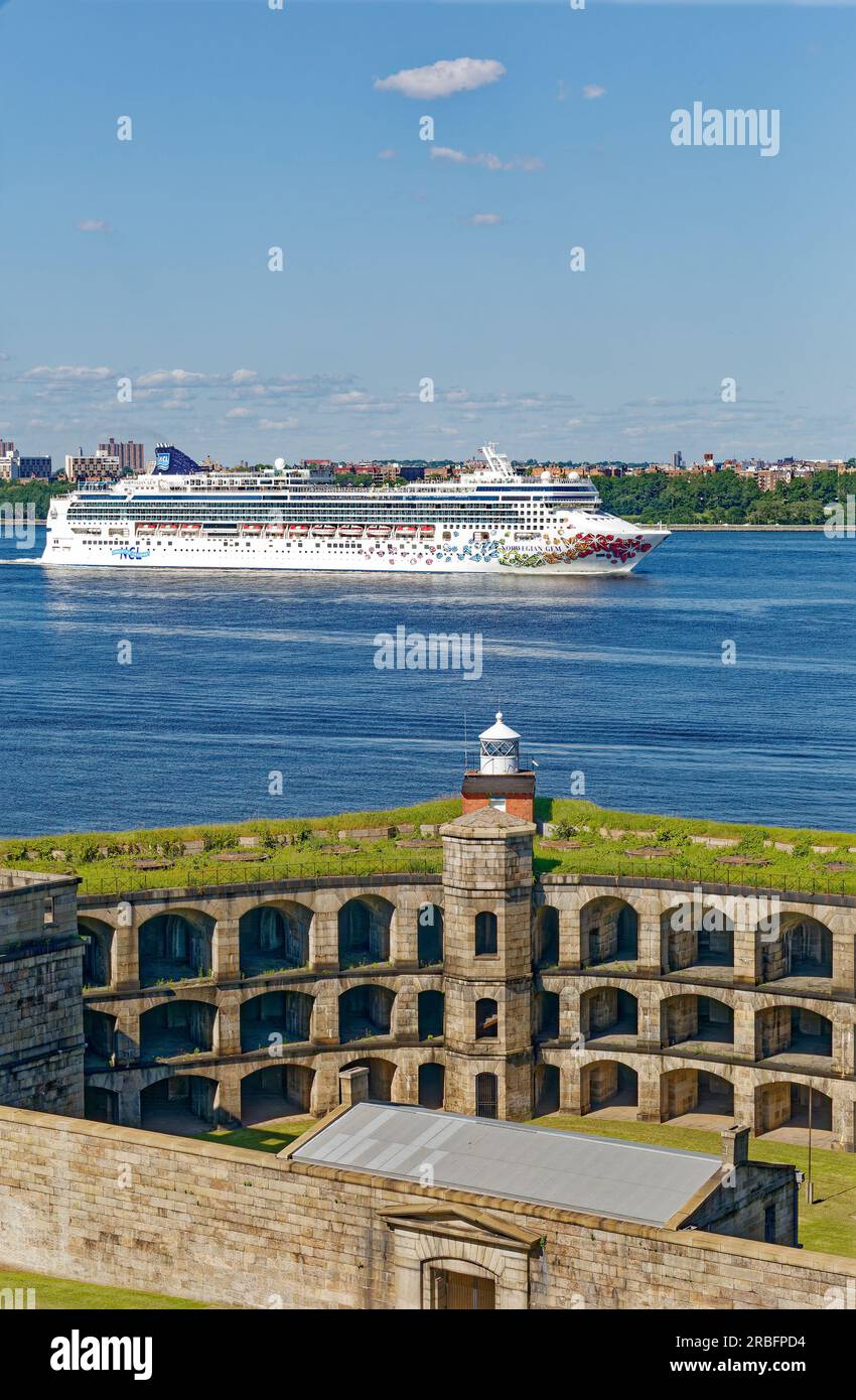 Norwegian cruise lines clouds hires stock photography and images Alamy