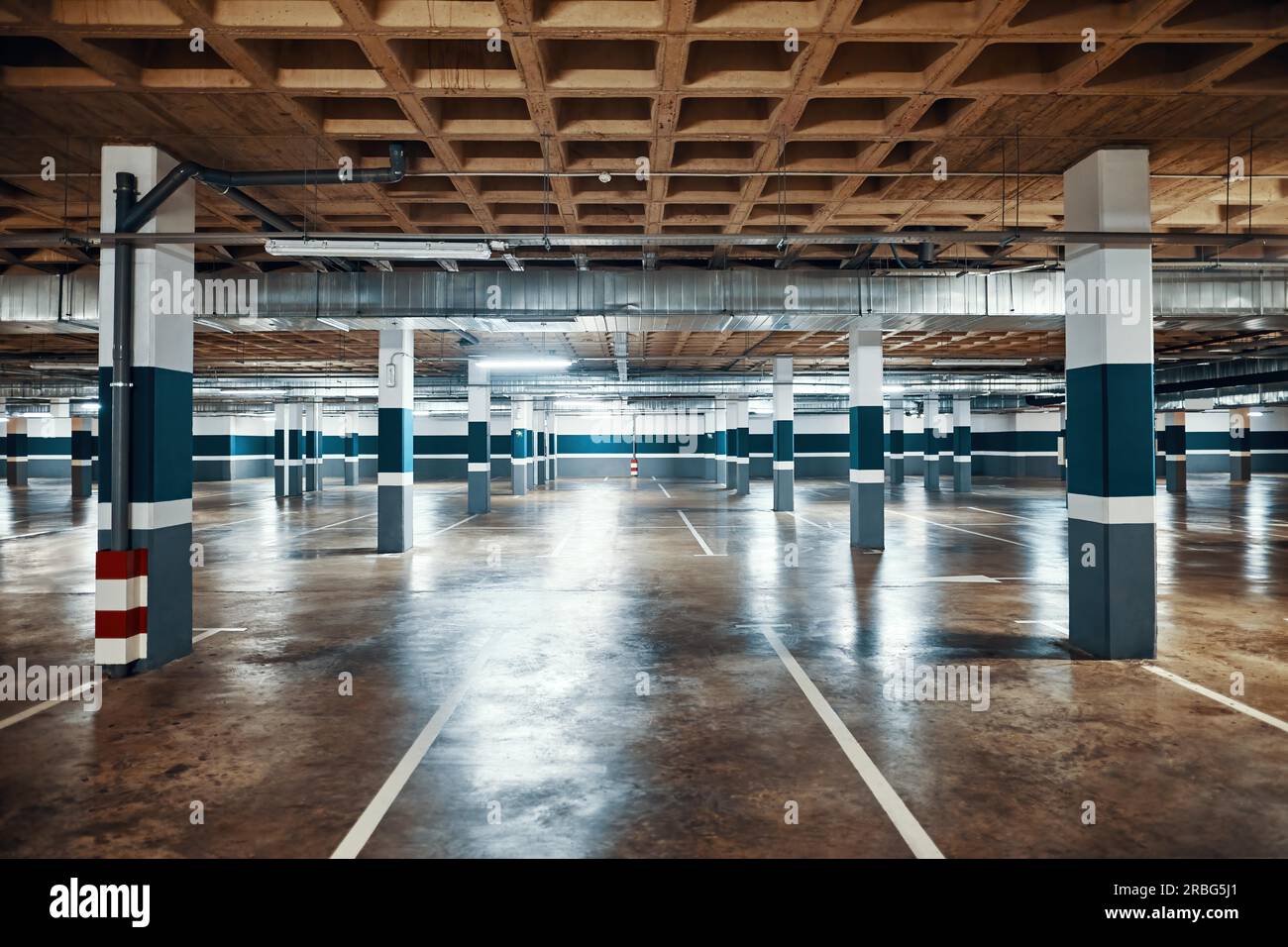 Underground parking without cars. Empty garage Stock Photo Alamy