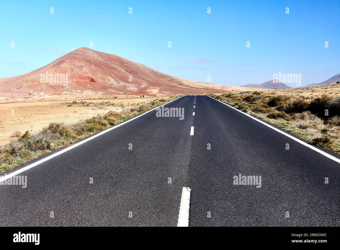 Empty highway hi-res stock photography and images - Alamy