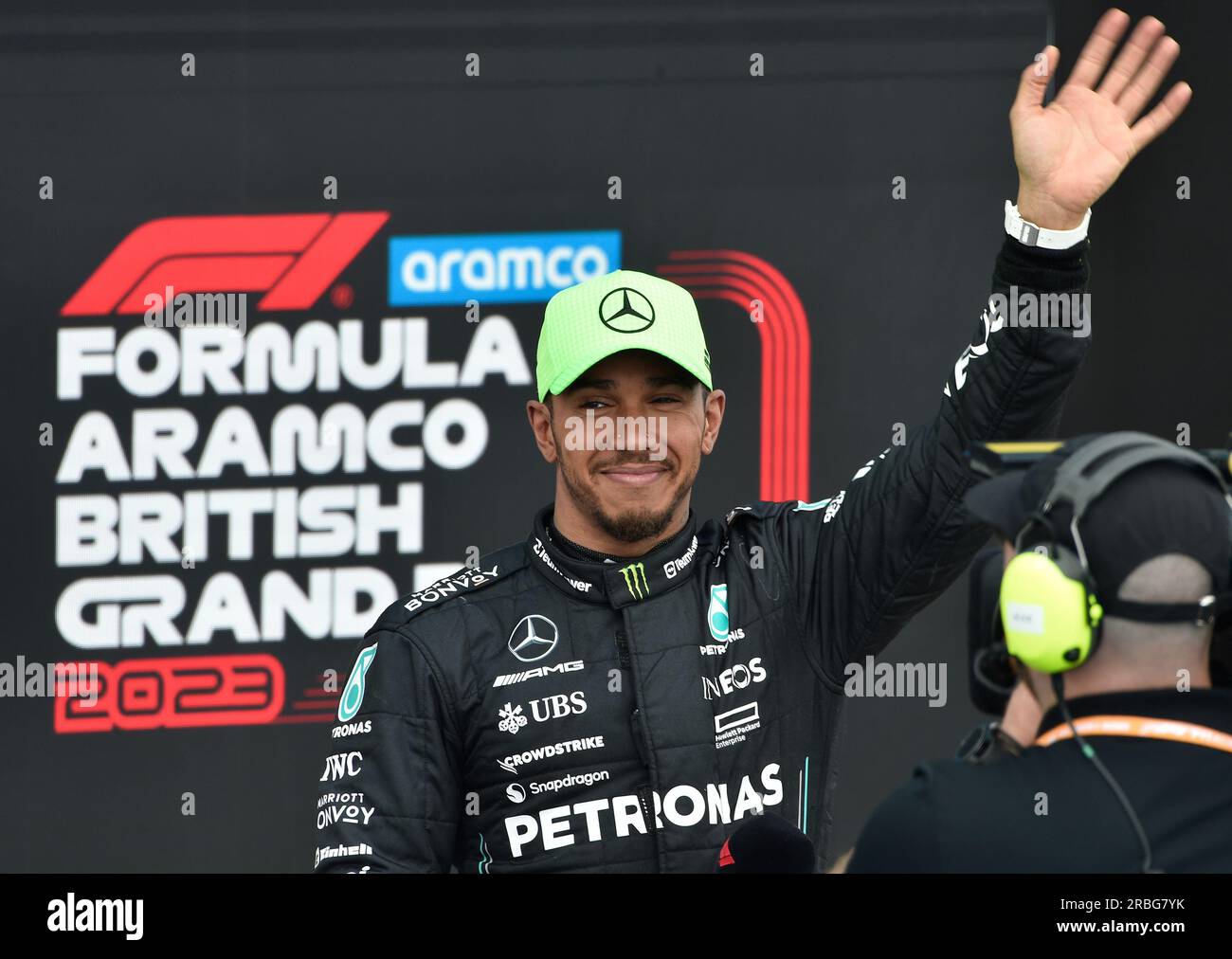 Lewis Hamilton celebrates winning the 2014 British F1 Grand Prix at  Silverstone by lifting the special Silverstone trophy Stock Photo - Alamy