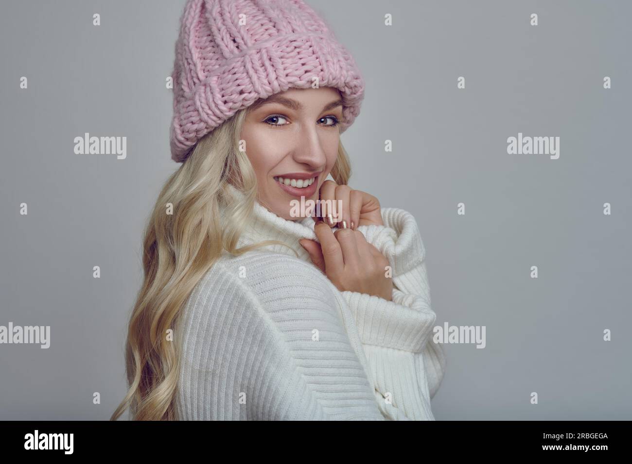 Long grey hair and cap hi-res stock photography and images - Alamy