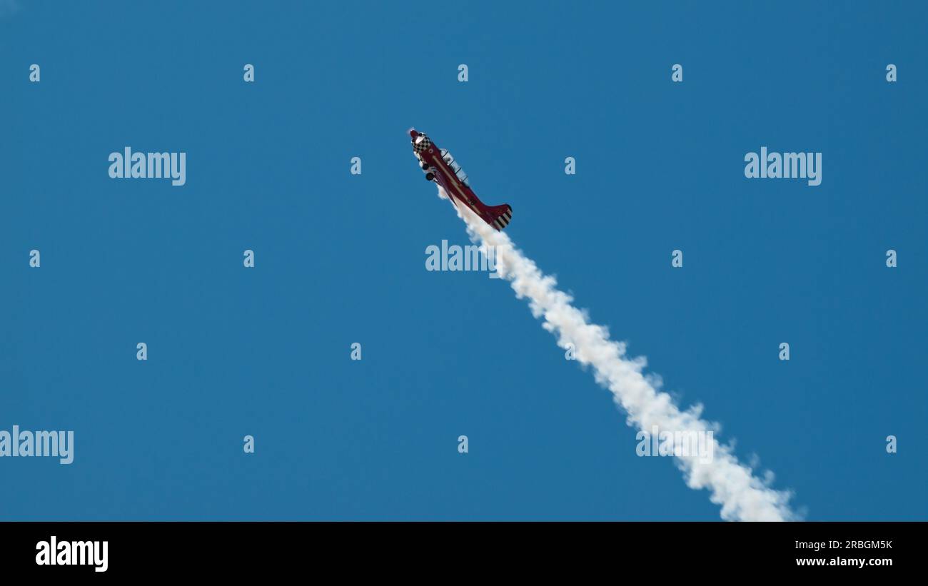 Vintage airplane smoking hi-res stock photography and images - Alamy