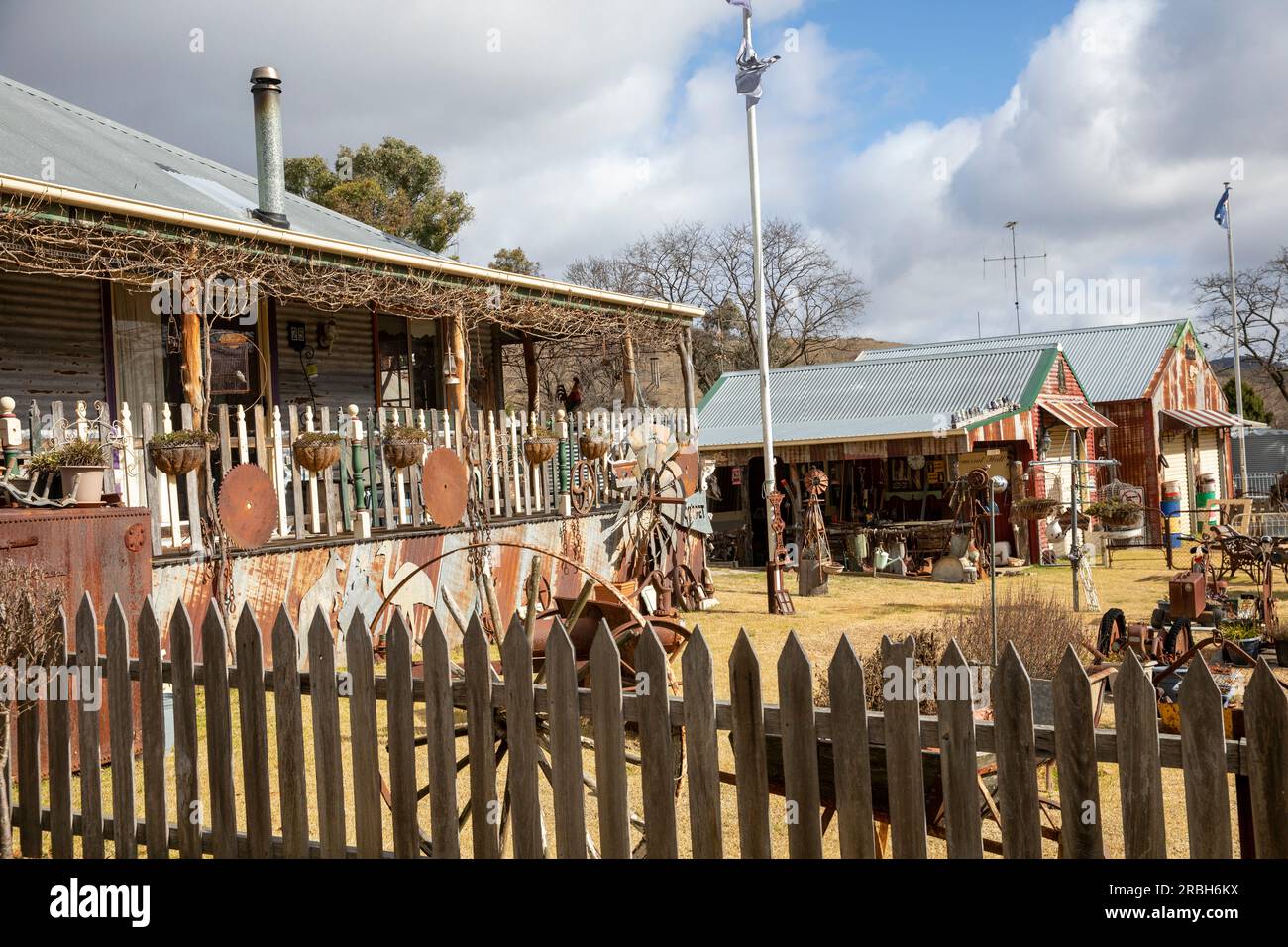 Sofala former gold mining town and village house with rusty metalwork and collectables, New South Wales,Australia Stock Photo