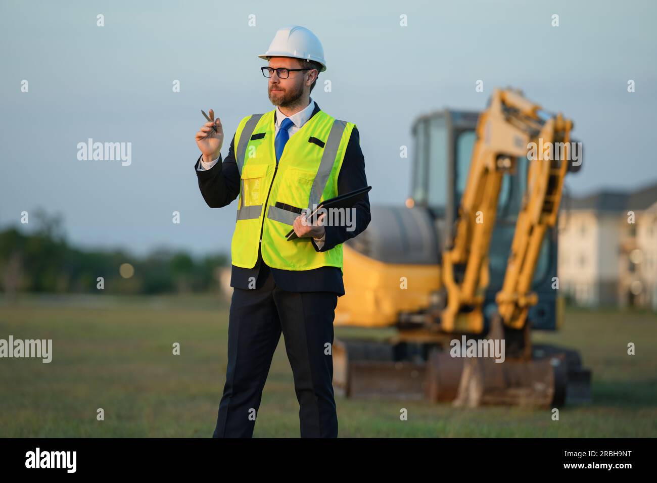 Supervisor Man Construction business owner outside hi-res stock photography and images ...
