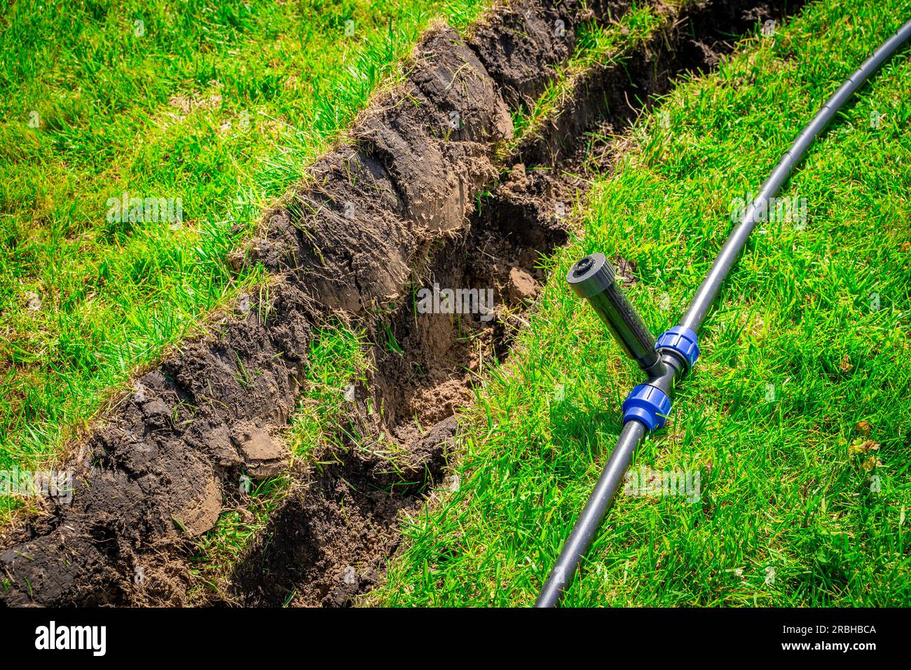 Selfinstallation of irrigation with a retractable sprinkler in the