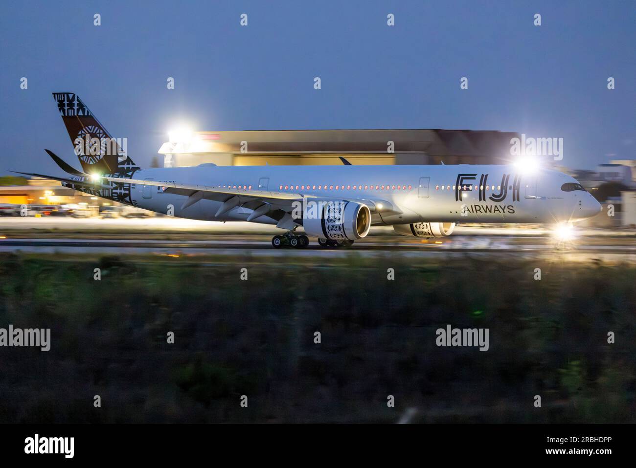 Fiji airlines a350 hi-res stock photography and images - Alamy