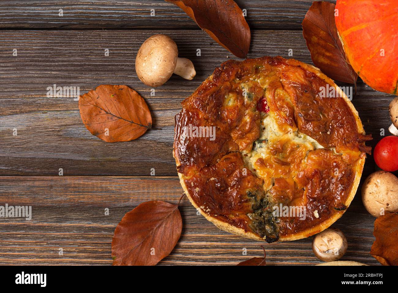 Chicken mushroom pie hi-res stock photography and images - Alamy
