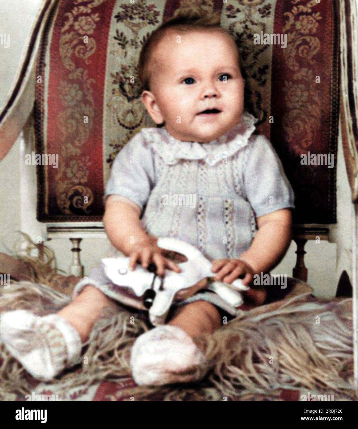 1950 , december , SWEDEN : The celebrated swedish  singer AGNETHA FALTSKOG ( Fältskog ,born 5 april 1950 ) of Pop Group ABBA , when was a young girl aged 8 months at first Christmas  . Unknown photographer. DIGITALLY COLORIZED .- HISTORY - FOTO STORICHE - personalità da giovane giovani - BAMBINA - BAMBINO - MAMBINI - CHILD - CHILDREN - personality personalities when was young girl - INFANZIA - CHILDHOOD - POP MUSIC - MUSICA - cantante - NATALE - XMAS - SVEZIA --- ARCHIVIO GBB Stock Photo