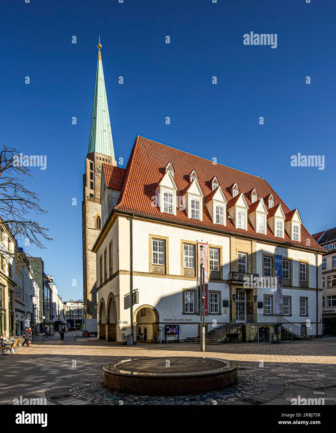 Theater am Alten Markt, in the background the old town Nicolaikirche, old town of Bielefeld, Teutoburg Forest, North Rhine-Westphalia, Germany Stock Photo