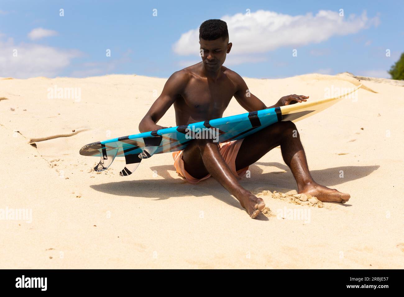 Cleaning surfboard hi res stock photography and images Alamy