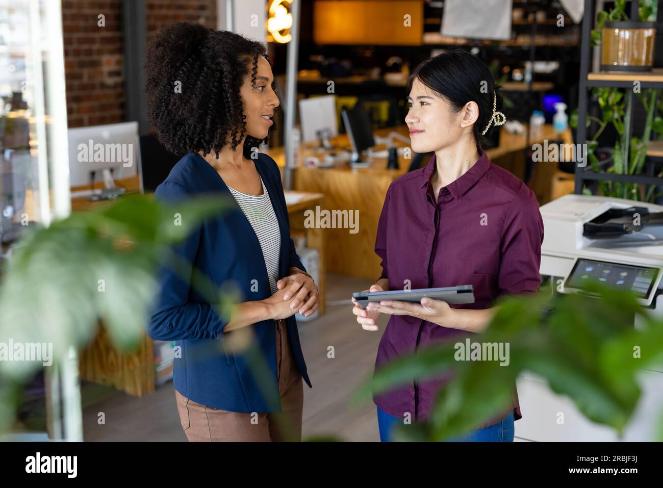 Diverse young people standing hi-res stock photography and images - Alamy