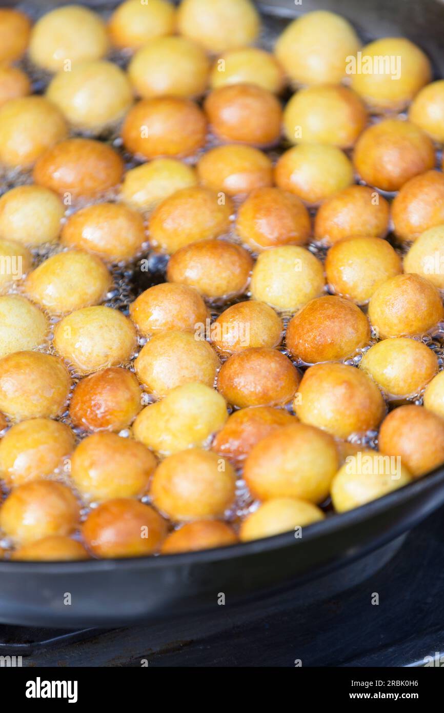 UAE, Dubai, Arabic sweet dough balls cooking Stock Photo - Alamy