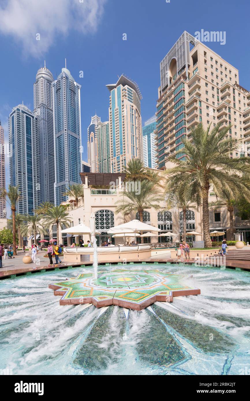 UAE, Dubai, ornate fountain in the Dubai Marina area Stock Photo Alamy