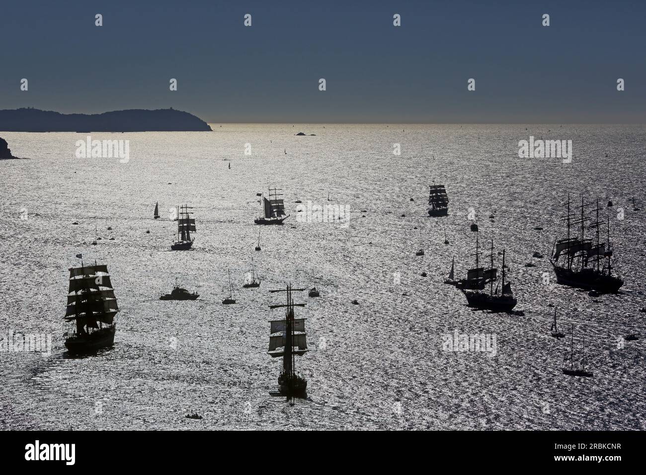 Tall ship parade hi-res stock photography and images - Alamy