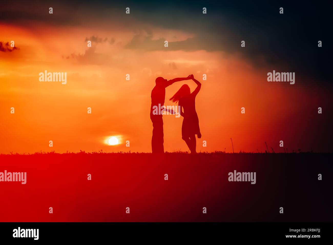 Silhouette of couple dancing in the sun Stock Photo - Alamy