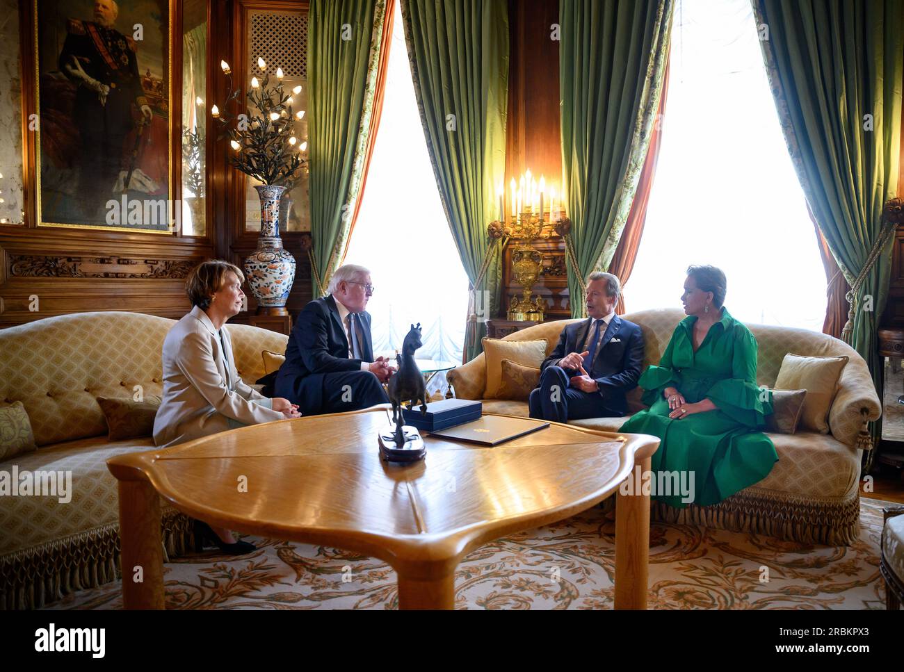 10 July 2023, Luxembourg, Luxemburg: German President Frank-Walter Steinmeier and his wife Elke Büdenbender (l) meet Grand Duke Henri of Luxembourg and Grand Duchess Maria Teresa of Luxembourg for talks in the Hall of Kings at the Grand Ducal Palace. President Steinmeier and his wife are in Luxembourg for a two-day official visit. Photo: Bernd von Jutrczenka/dpa Stock Photo