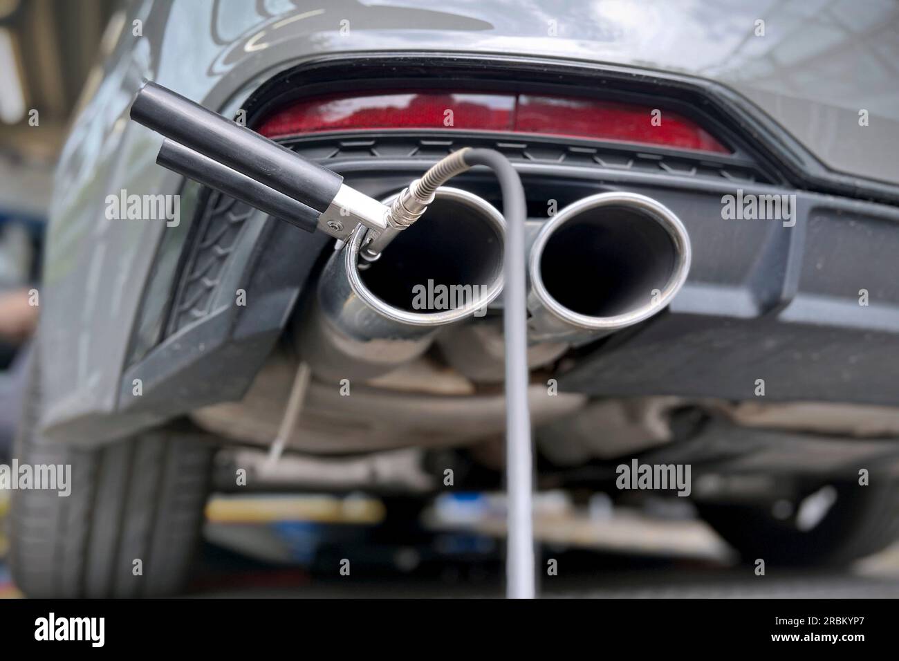 Munich, Deutschland. 10th July, 2023. Exhaust gas measurement on a