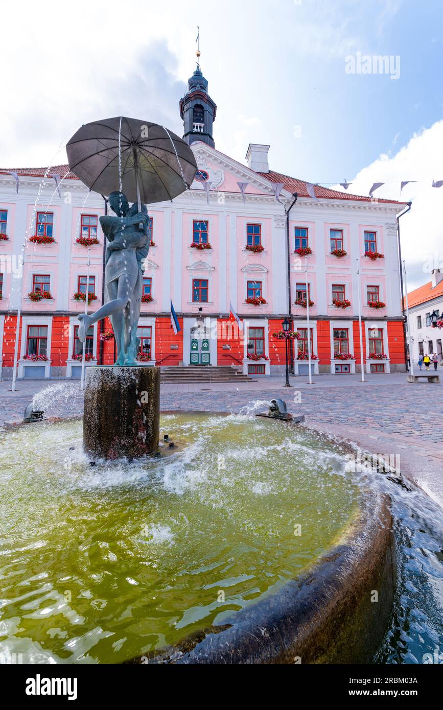 The town square of Tartu with the statue of the kissing students in a fountain, Estonia. Stock Photo