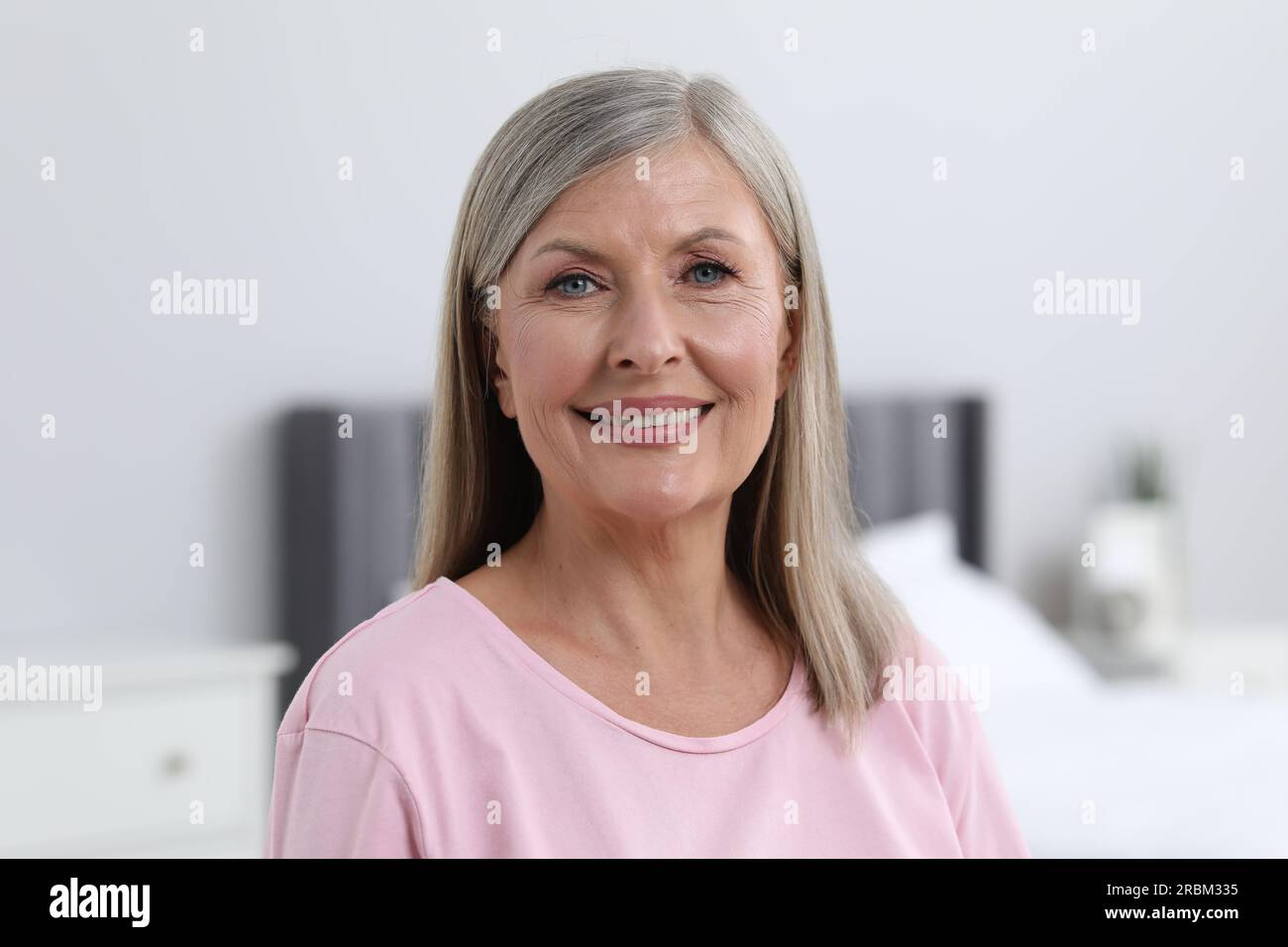 Senior woman beautiful silver hi-res stock photography and images - Alamy