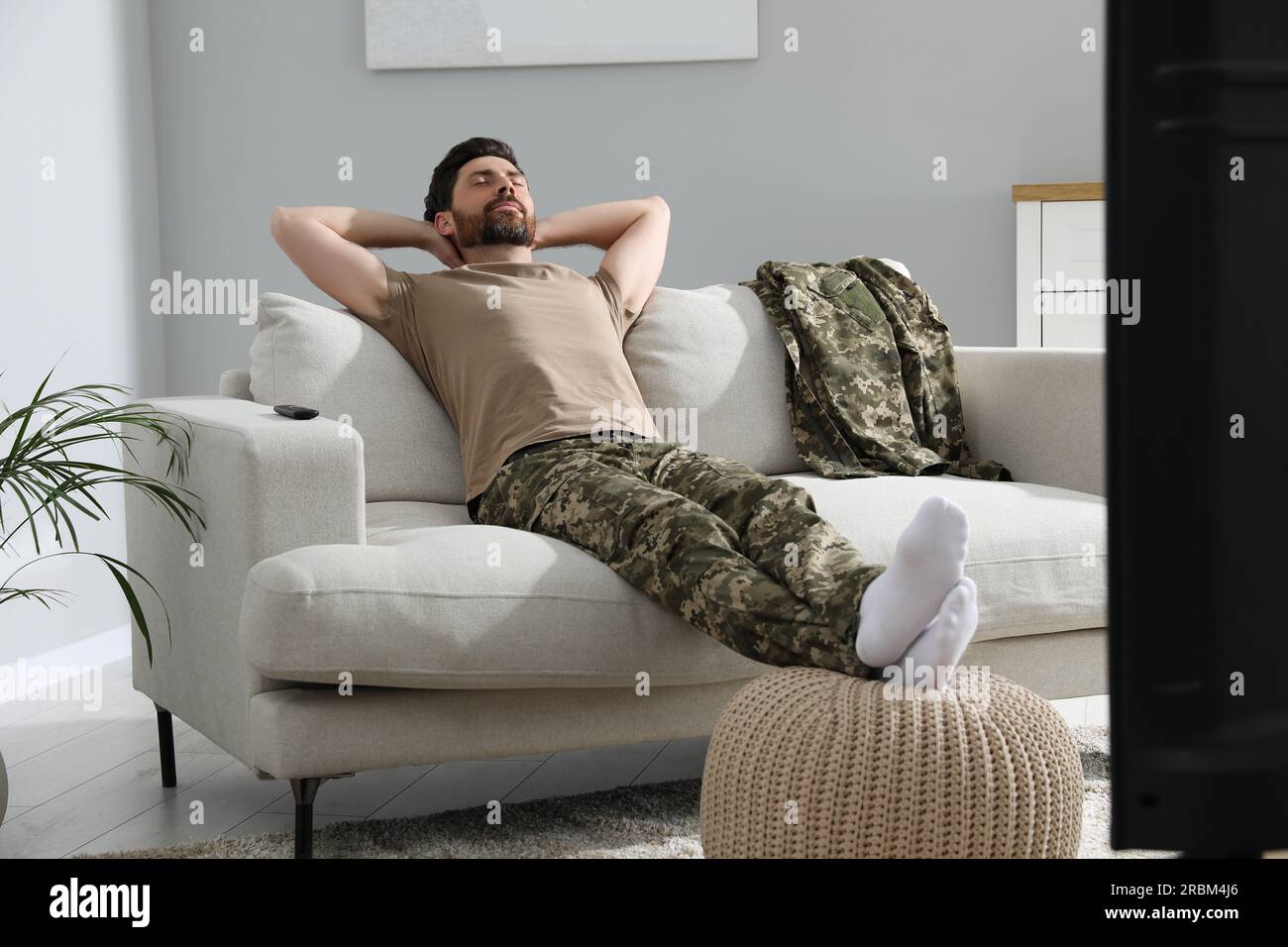 Napping soldier hi-res stock photography and images - Alamy