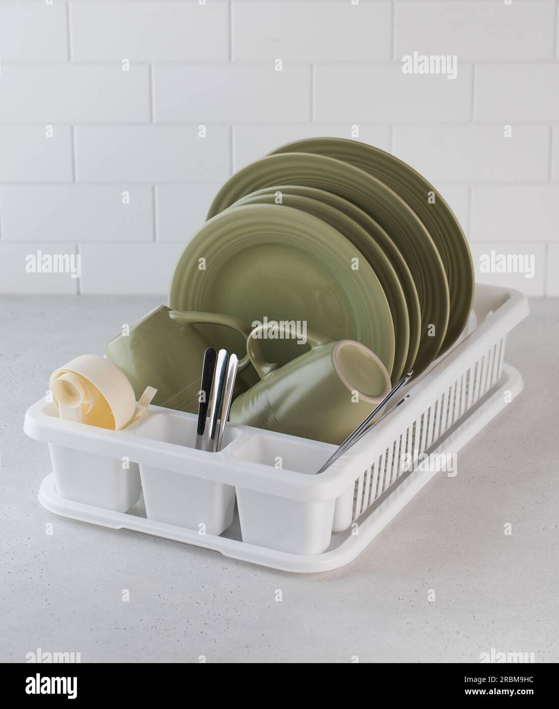Plastic dish drainer hi res stock photography and images Alamy