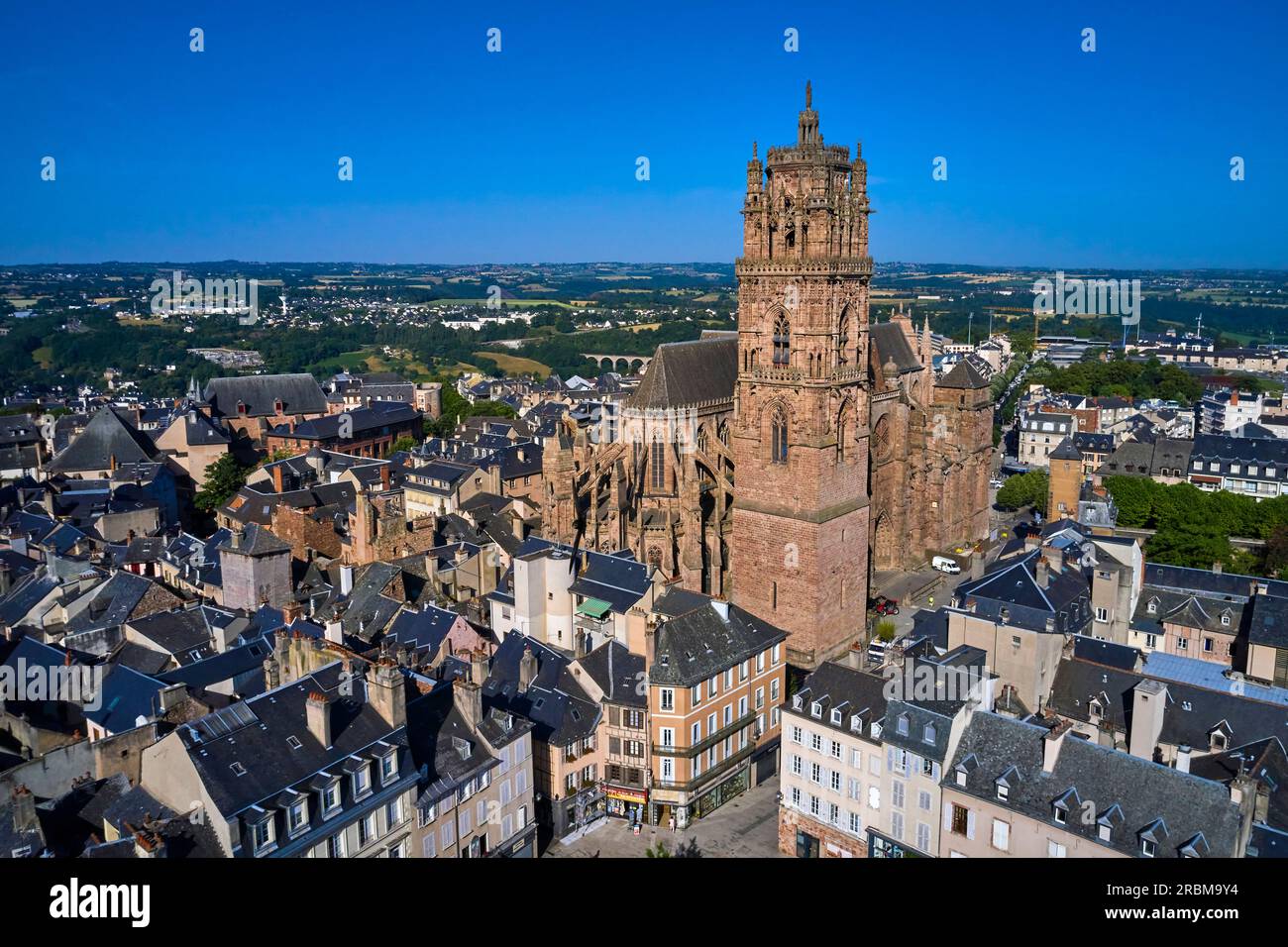 France, Aveyron (12), Rodez, the gothic Notre-Dame cathedral from the ...