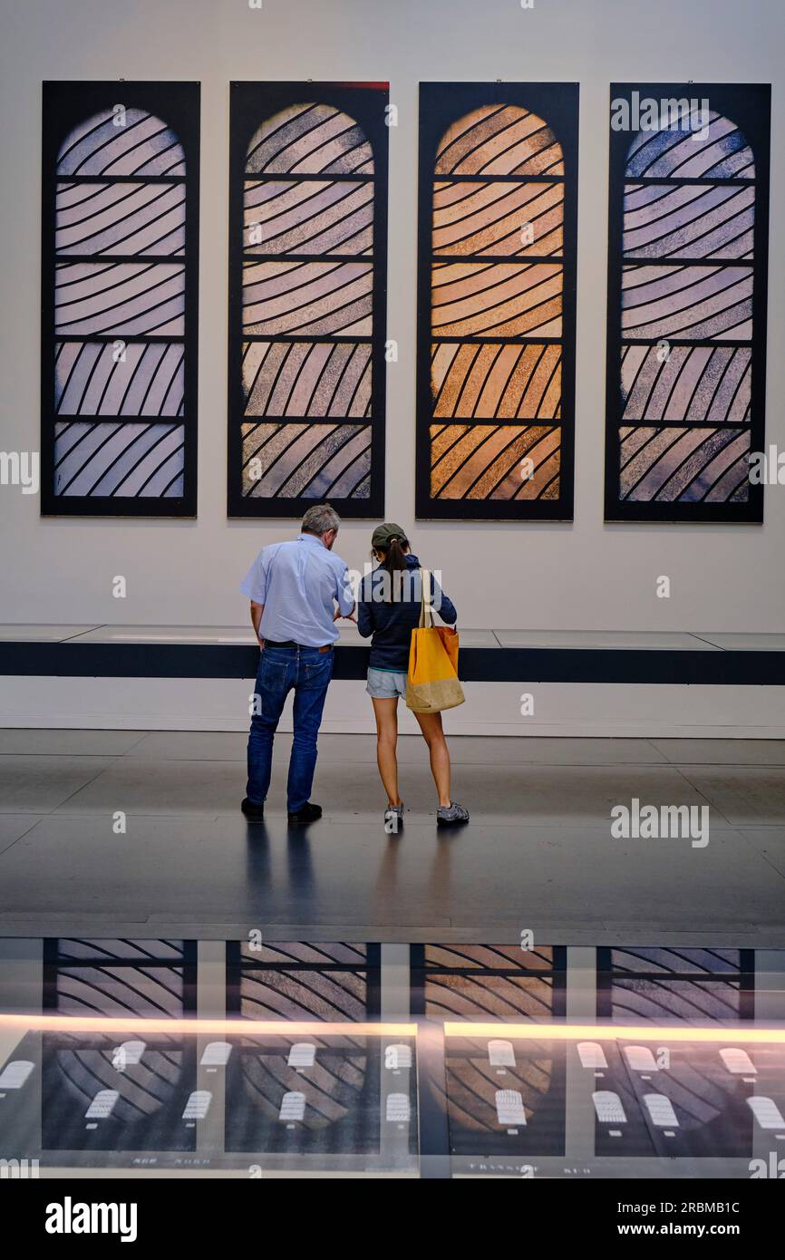 France, Aveyron (12), Rodez, the Soulages Museum houses the works of the French painter Pierre Soulages, visitors learning about the design and produc Stock Photo
