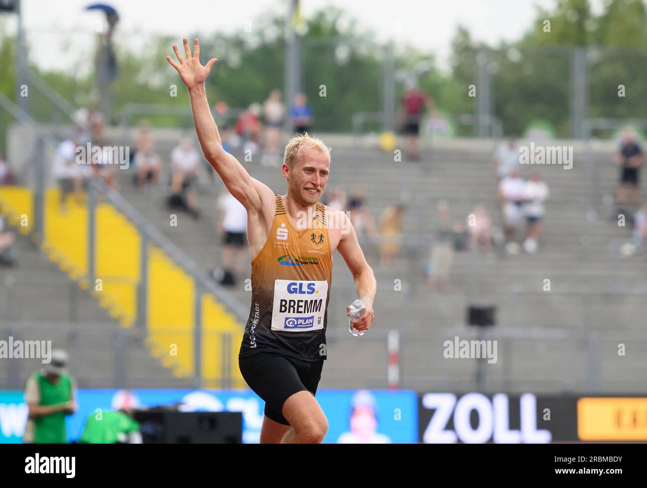 jubilation winner Florian BREMM (LSC HoechstadtAisch) on the lap of honor.  Mens 5000m final, on July 9th, 2023 German Athletics Championships 2023,  from July 8th. - 09.07.2023 in Kassel Germany Stock Photo - Alamy