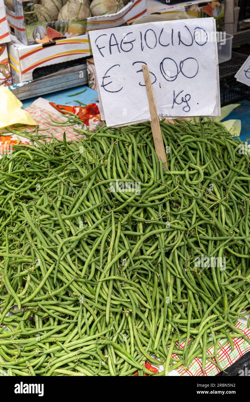 Fresh green beans (translation fagionlini) sold at a market it Italy