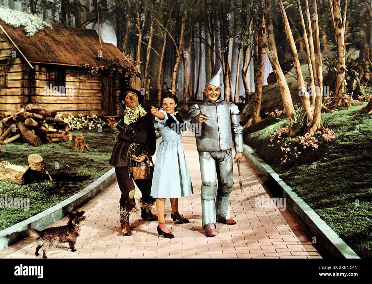 The Wizard Of Oz 1939  Ray Bolger & Judy Garland, Toto & Jack Haley Stock Photo
