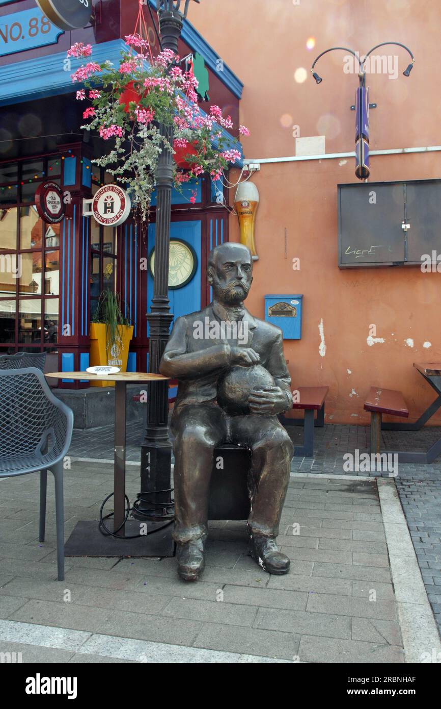 ZAGREB, CROATIA – JULY 3, 2023: Coffee with Andrija Mohorovicic, sculpture of Andrija Mohorovicic, Croatian geophysicist, known for the Mohorovicic di Stock Photo