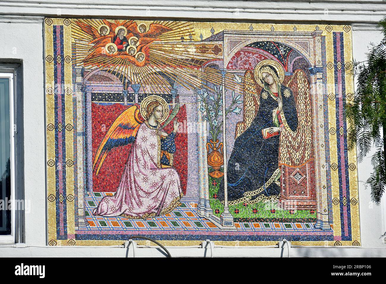 Our Lady Queen of Angels Catholic Church, La Iglesia de Nuestra Señora