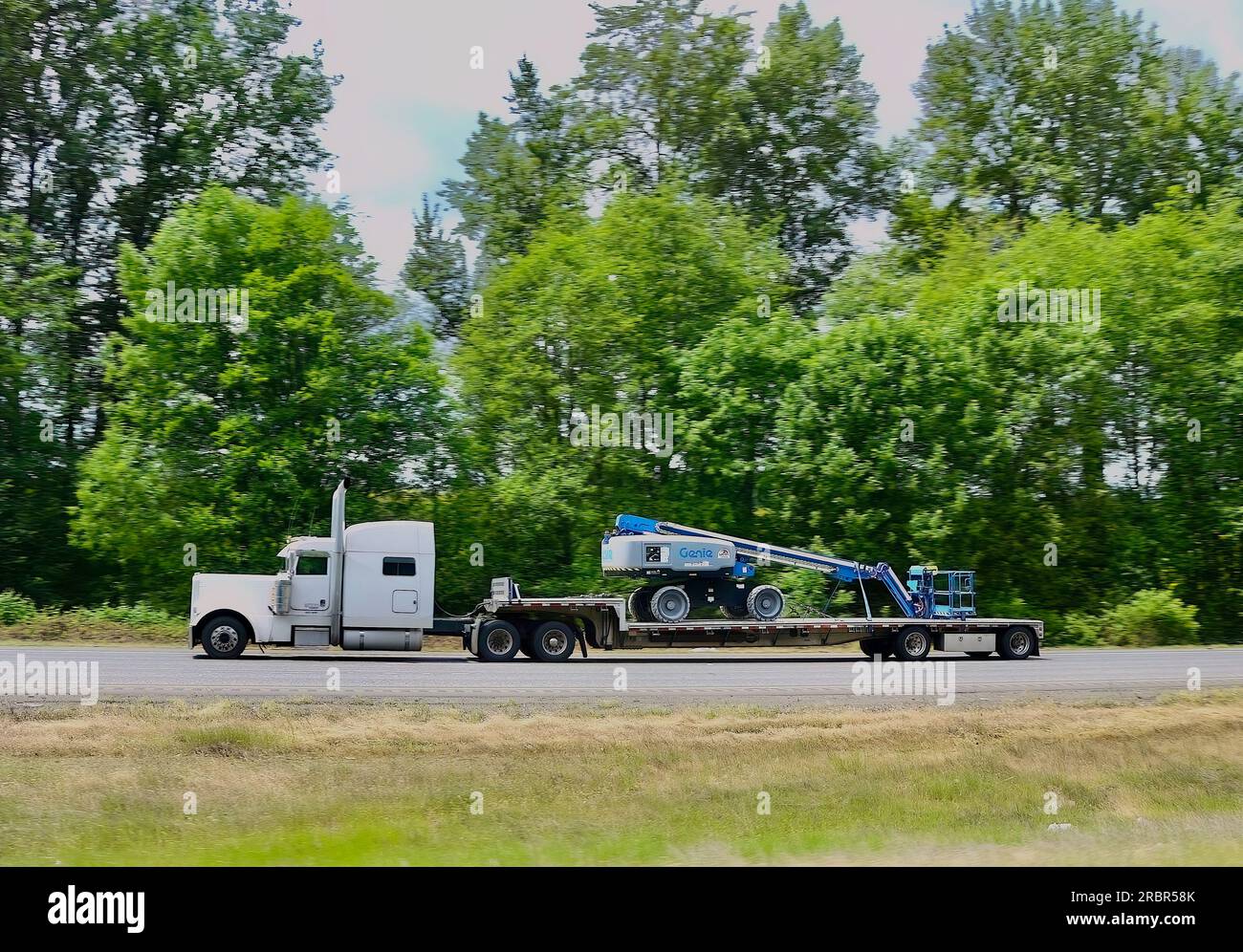 Genie s 80 j boom lift hires stock photography and images Alamy