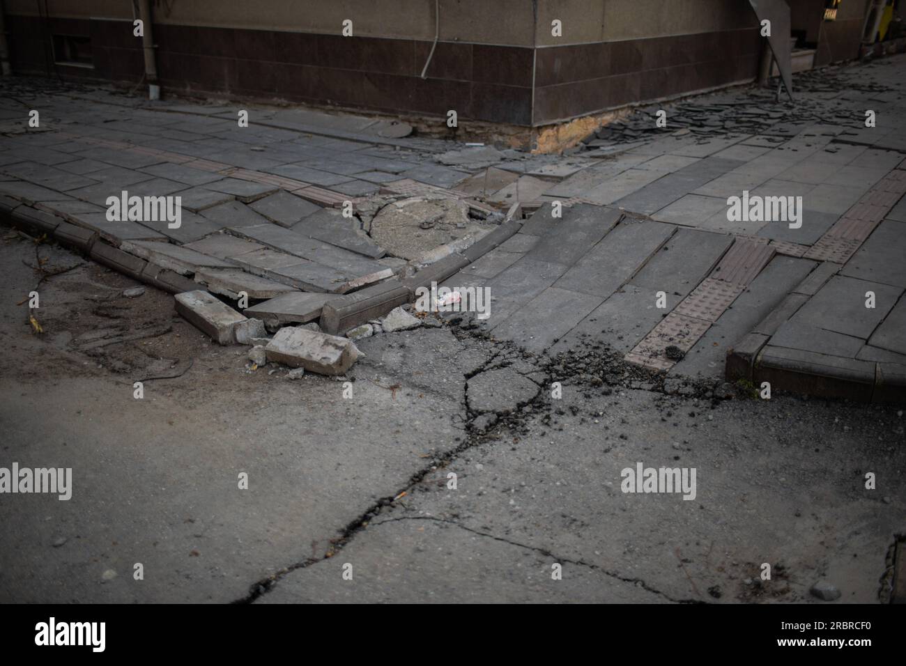 Old cracks caused by earthquake hi-res stock photography and images - Alamy