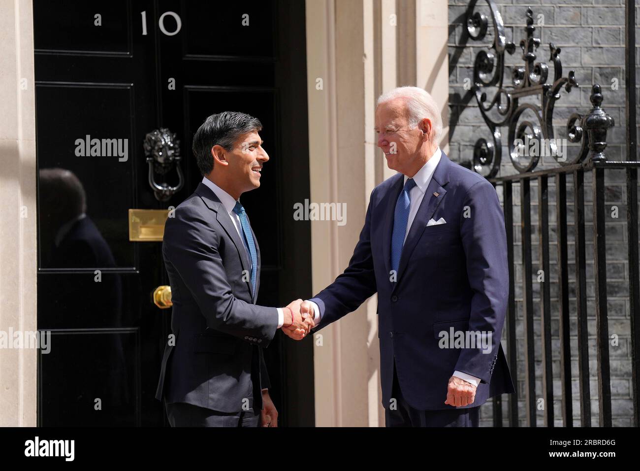 London, United Kingdom. 10th July, 2023. U.S President Joe Biden, right, shakes hands with British Prime Minister Rishi Sunak, on arrival for bilateral discussions outside 10 Downing Street, July 10, 2023 in London, England. Biden is the United Kingdom prior to attending the NATO Summit in Lithuania. Credit: Adam Schultz/White House Photo/Alamy Live News Stock Photo