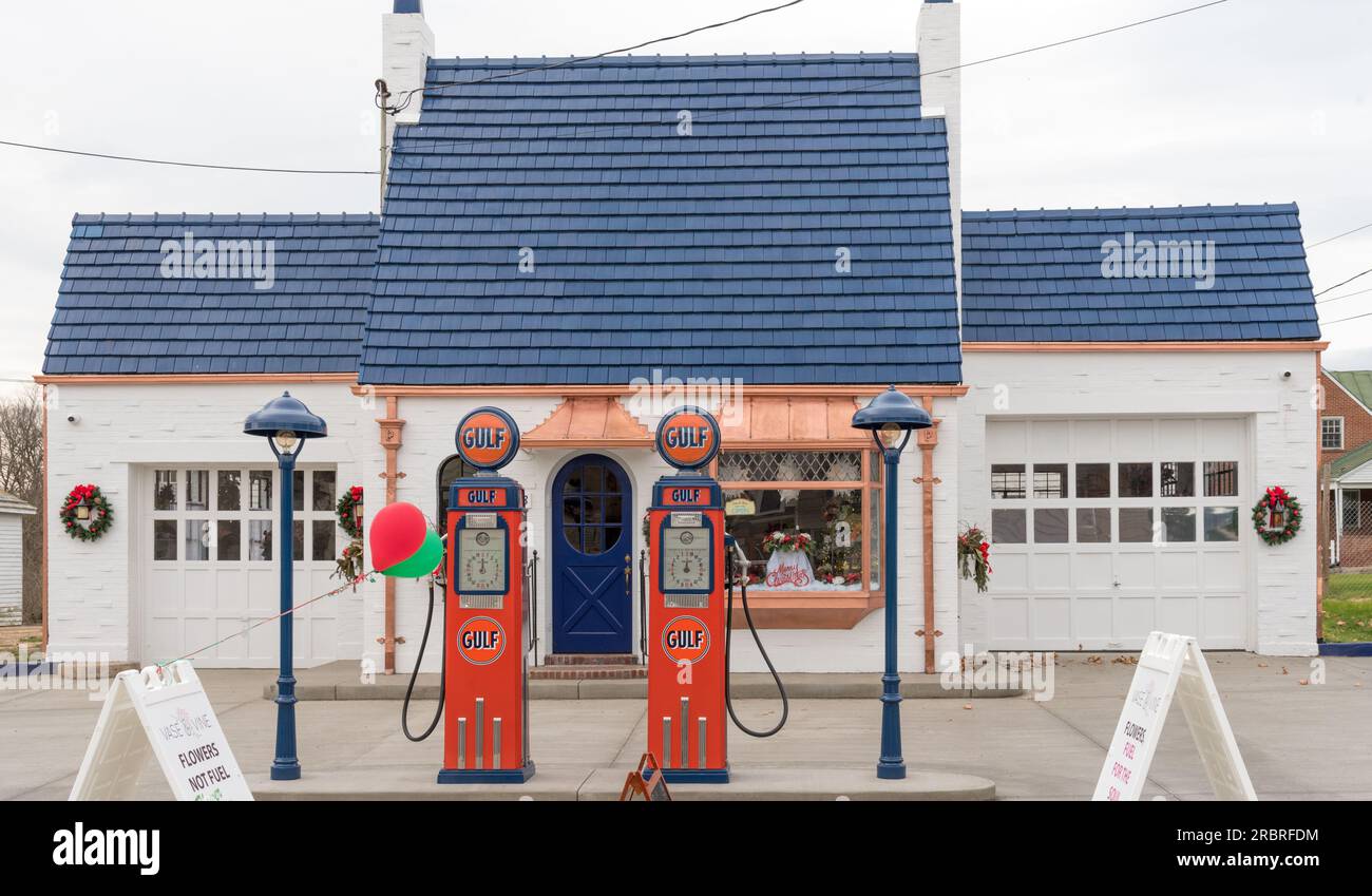 Restored Gulf gas station in Virginia, now a small tourist shop Stock Photo Alamy