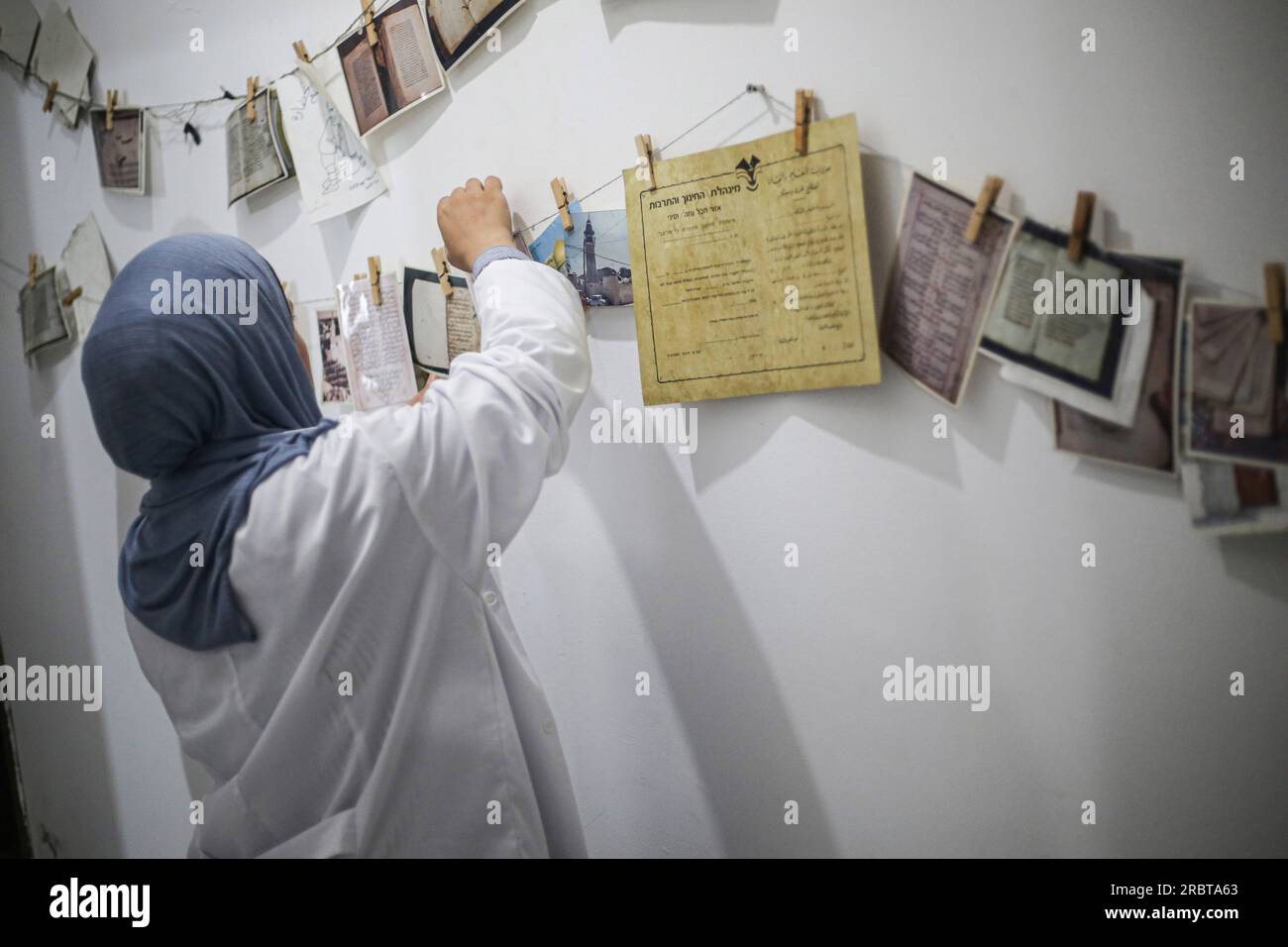 Restoring pictures hi-res stock photography and images - Alamy