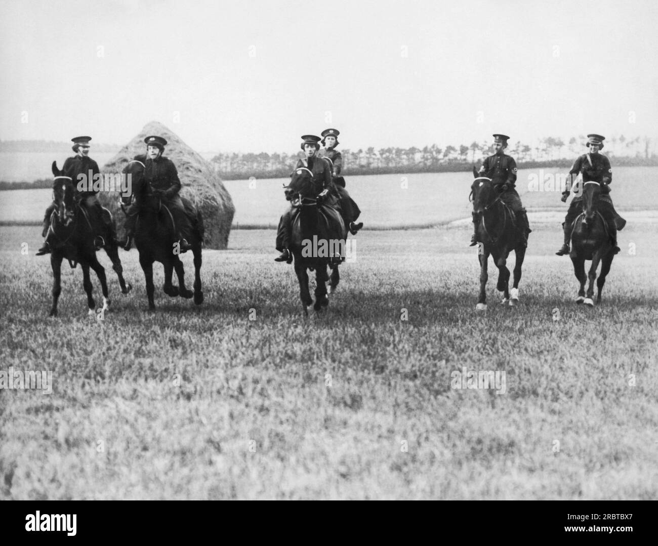 England:  November 7, 1914 Women riders of the Women's First Aid Nursing Yeomanry Corps. Stock Photo