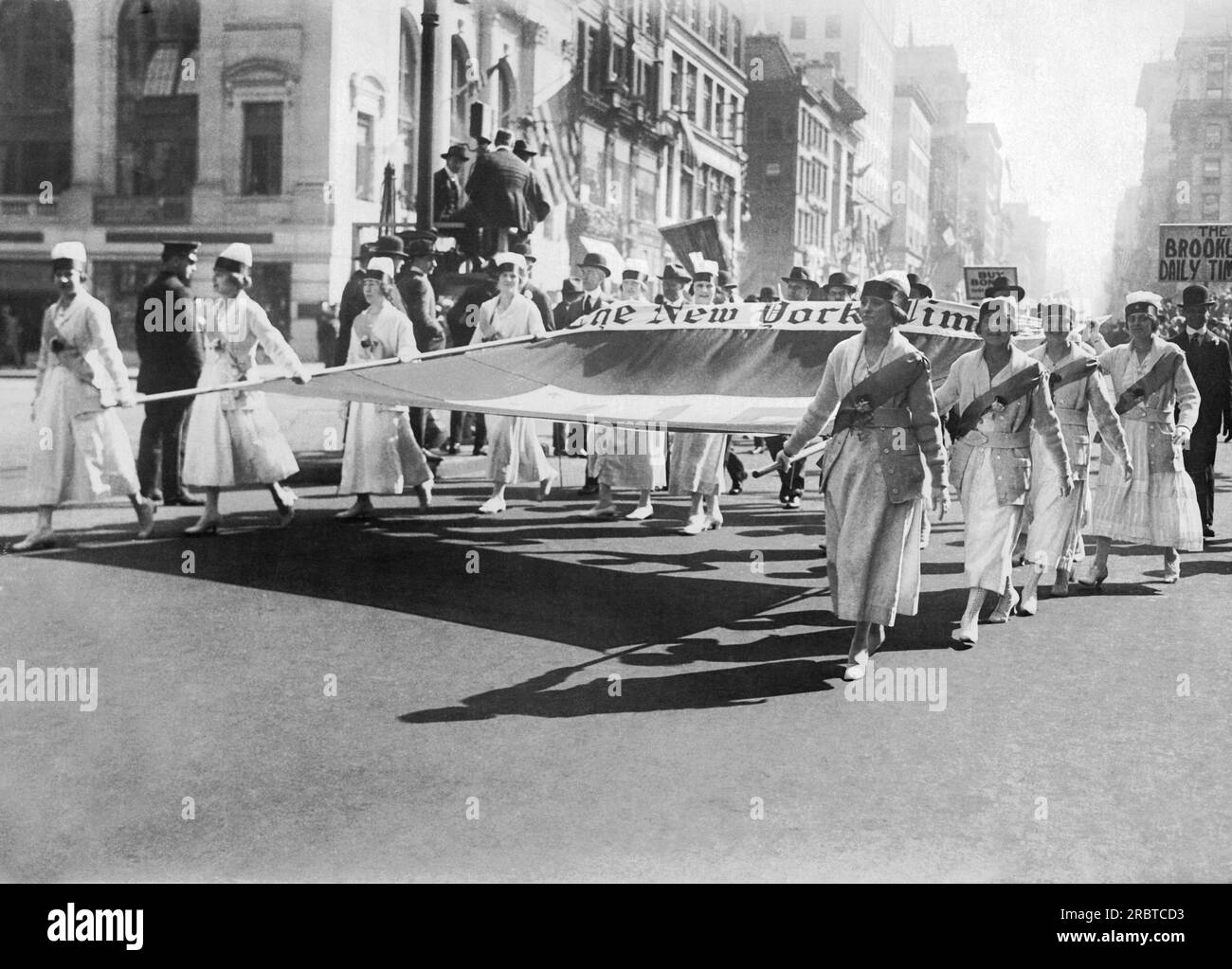 1910s parade new york city hi-res stock photography and images - Alamy