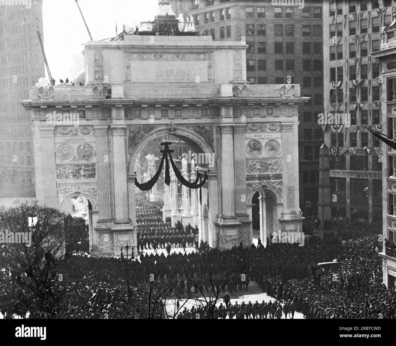 New York, New York:  March 25, 1919 Men of the 27th Division passing through the Victory Arch on Fifth Avenue during the greatest military parade New York ever held. Stock Photo