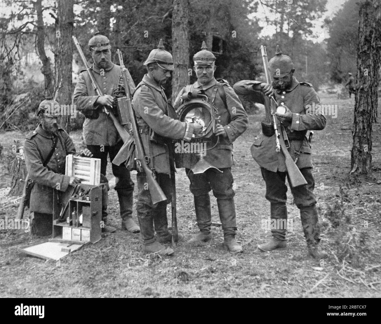 Germany:  c. 1916 German soldiers with one of their country's latest inventions, a portable searchlight  for night work in the trenches and on the battlefield. When not in use, it is taken apart and its parts are distributed among five men. When needed it is quickly assembled and put into use. Stock Photo