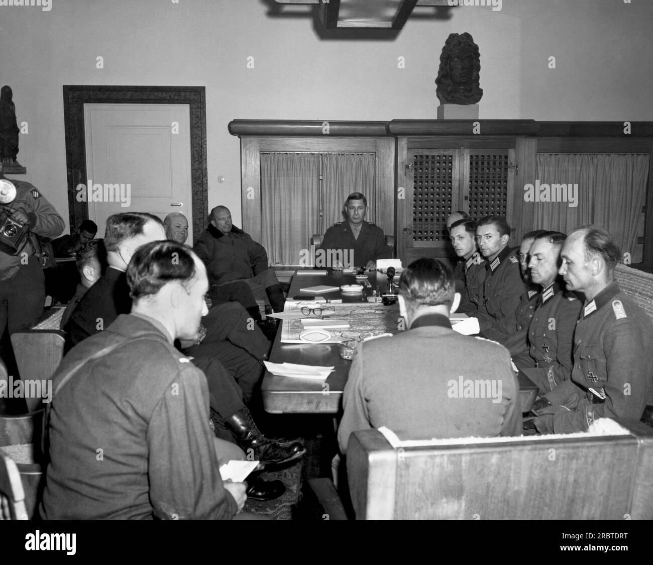 On the left side the male Black and White Stock Photos & Images Alamy